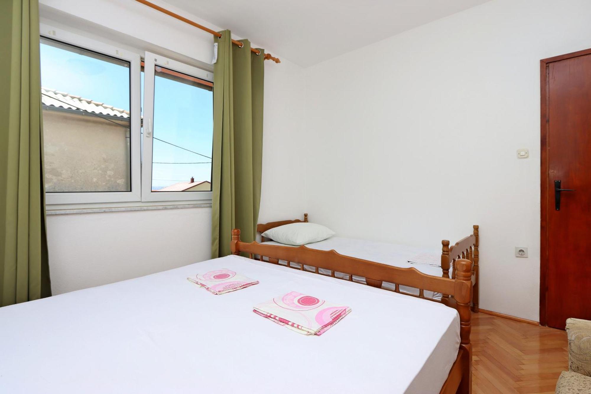 Apartments With A Parking Space Senj - 5571 Rom bilde